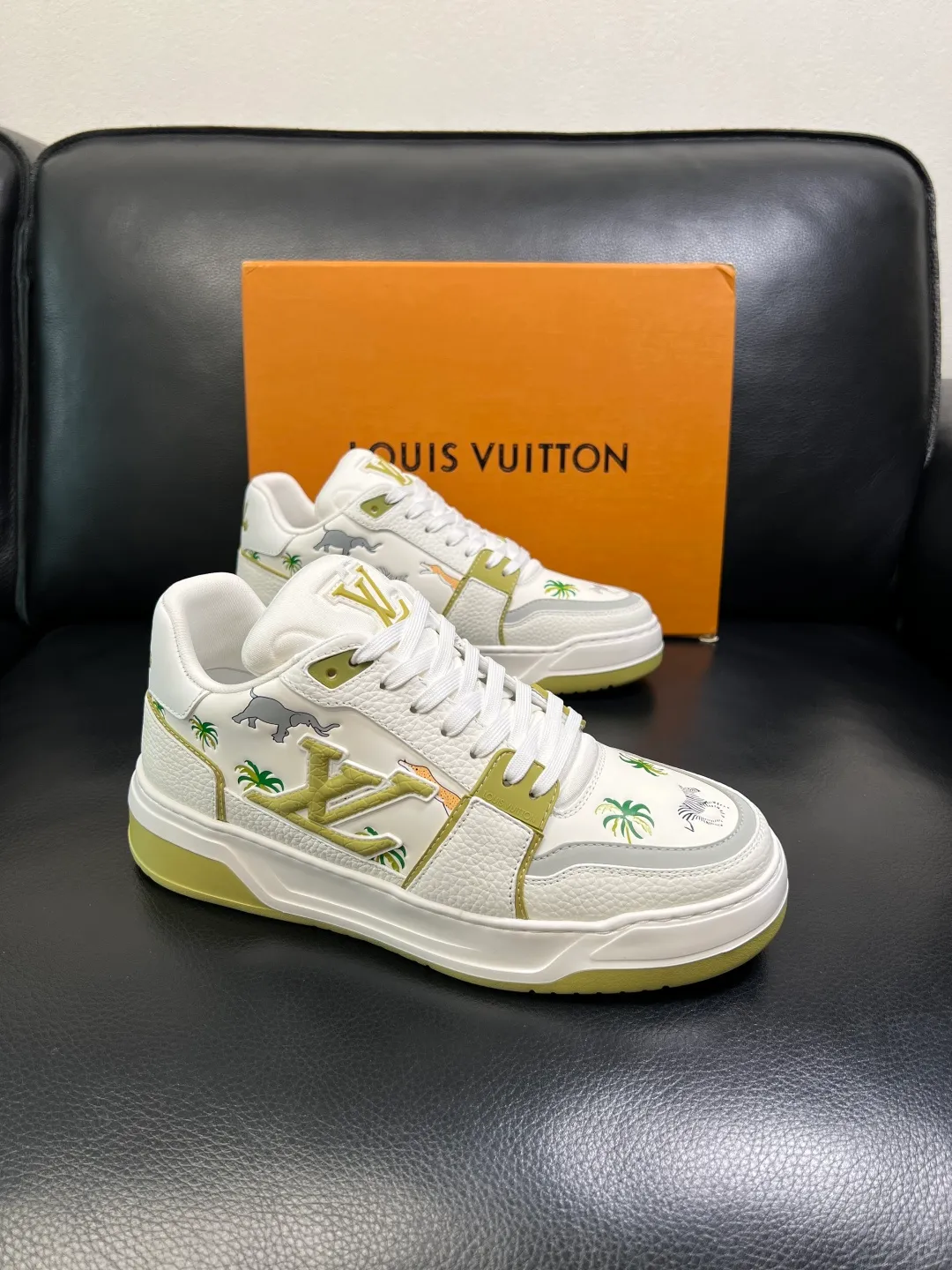 Men's shoes 💰 940 Lv high quality top crafts Louis Vuitton, sports sneakers counter synchronization, uppers imported from Italy, high-quality splicing colorful complex crafts, imported mesh pads soft and comfortable, soles: original soles specially provided by the original factory, T men's shoes 💰U exclusive movable molded soles super comfortable, original factory single goods, code number 39-44 (customized 38 45)